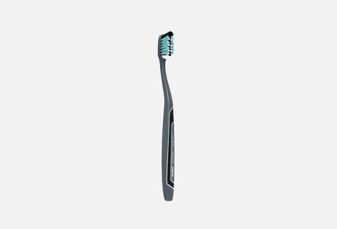Jordan Expert Clean Toothbrush Medium with Travel Case